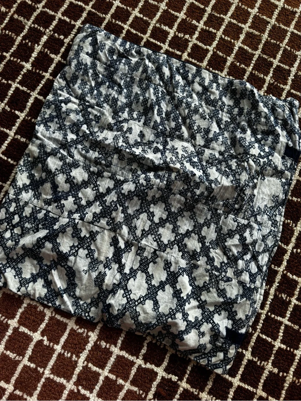 Width: 18 in, Length: 18 in
